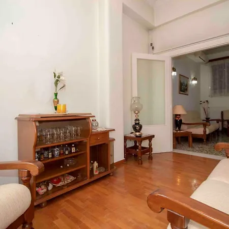 Gortsologou 40. Central, Comfy And Spacious * Esparta