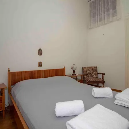 Gortsologou 40. Central, Comfy And Spacious * Esparta