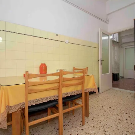 Gortsologou 40. Central, Comfy And Spacious Esparta